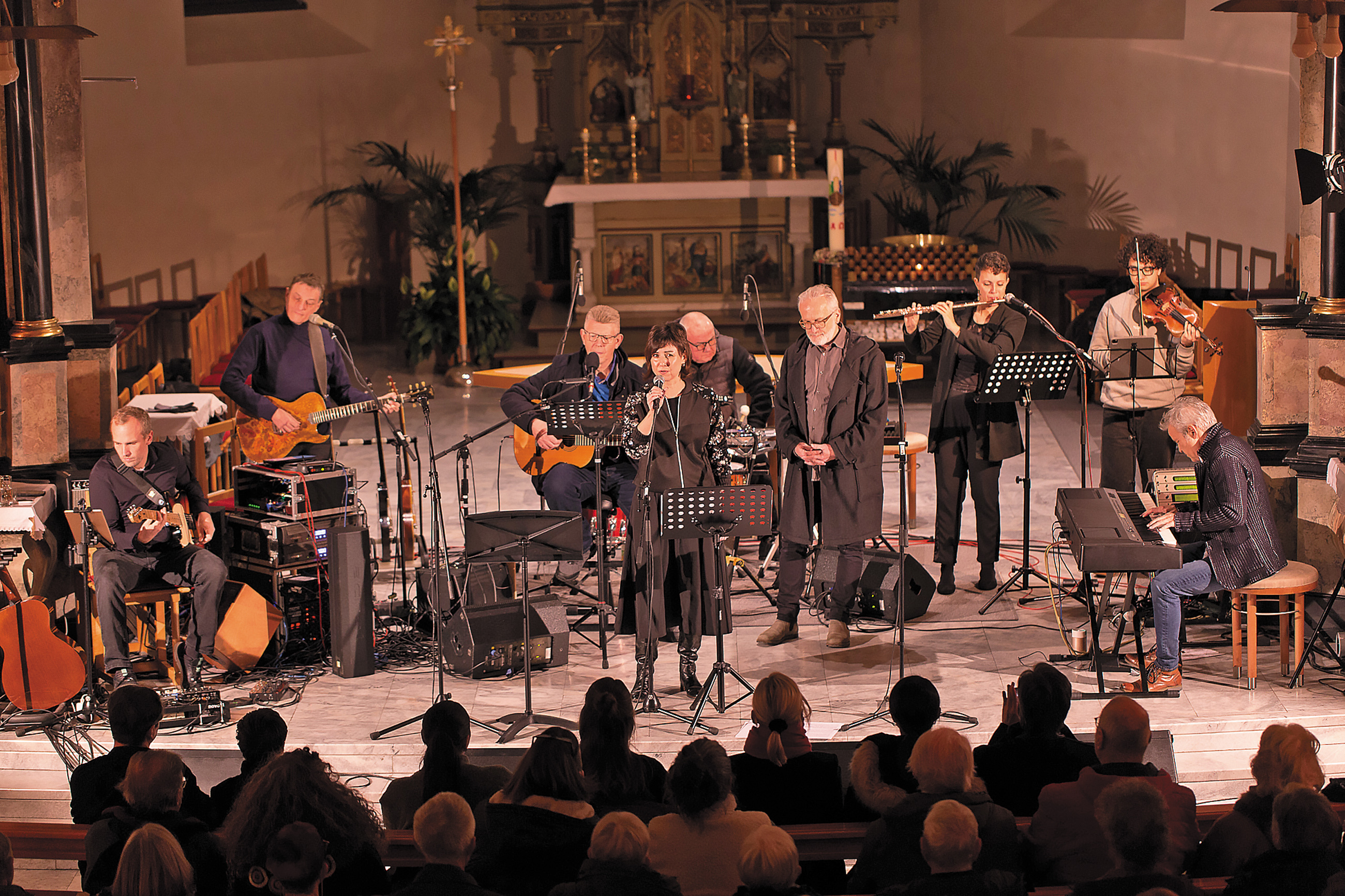 Musiker:innen aus der Region spielten anlässlich des Orgeljubiläums in Nenzing. 